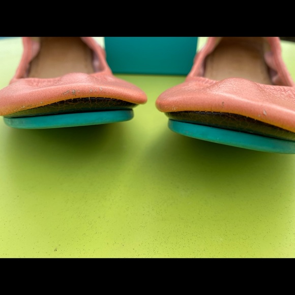 Peach Poppy Tieks! Sz 7. Worn a few times only. Some scuffs. Sold out online. - Picture 2 of 12